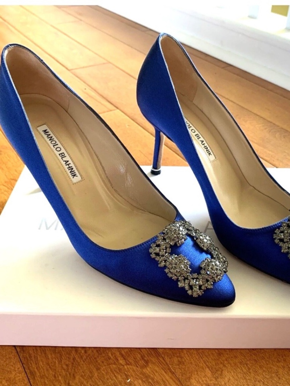 Manolo Blahnik 38.5 Hangisi Blue Satin 70 mm crystal buckle